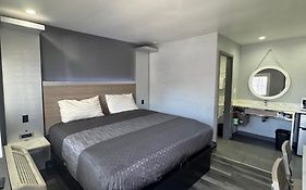 Bronco Motel South Central